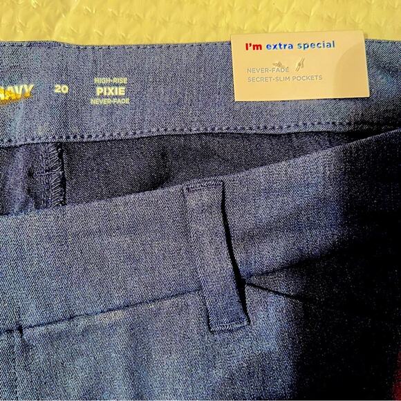 NWT Old Navy high rise pixie never fade pant.Plus size 20. Secret slim  pockets. - Picture 14 of 16